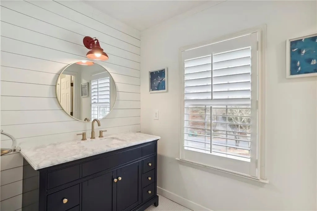 210 Marsh Glen Point, Sandy Springs, Georgia 30328, 5 Bedrooms Bedrooms, ,5 BathroomsBathrooms,Residential,Sold,210 Marsh Glen Point,7397715