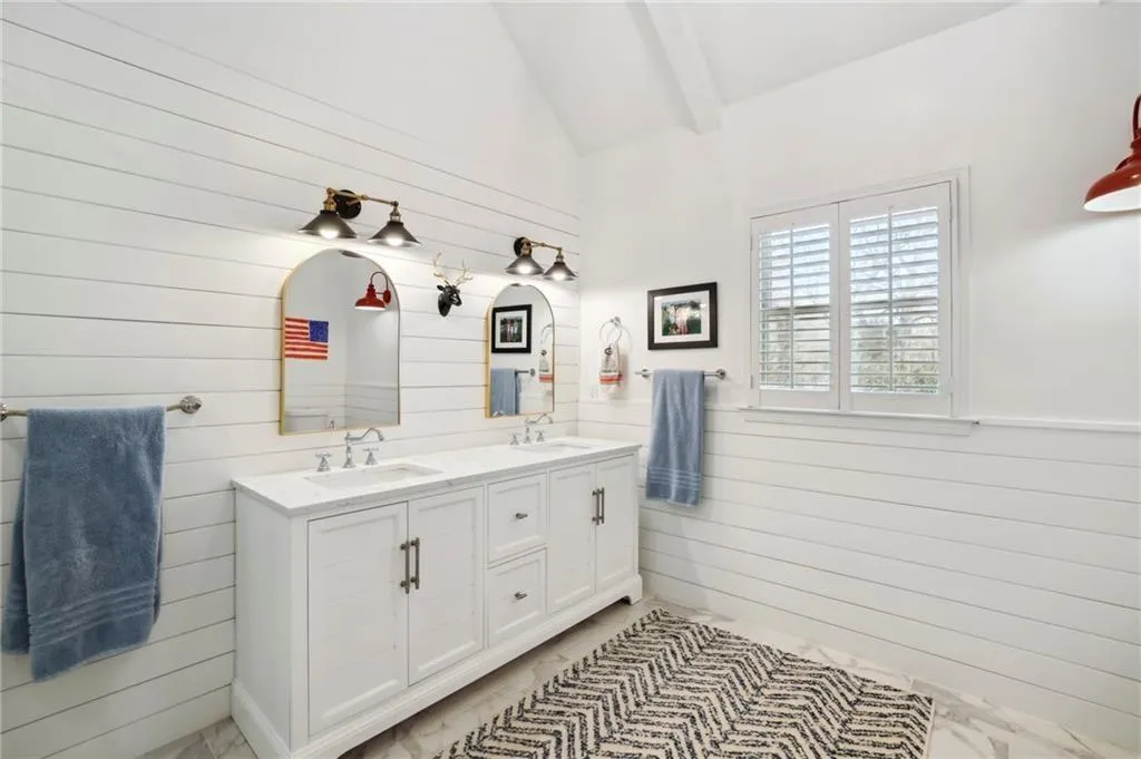210 Marsh Glen Point, Sandy Springs, Georgia 30328, 5 Bedrooms Bedrooms, ,5 BathroomsBathrooms,Residential,Sold,210 Marsh Glen Point,7397715