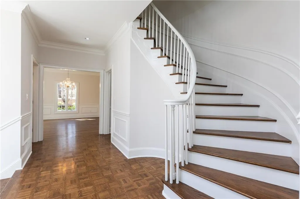 300 Skyridge Drive, Sandy Springs, Georgia 30350, 4 Bedrooms Bedrooms, ,3 BathroomsBathrooms,Residential,Sold,300 Skyridge Drive,6109041