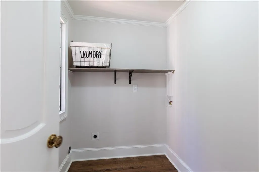 300 Skyridge Drive, Sandy Springs, Georgia 30350, 4 Bedrooms Bedrooms, ,3 BathroomsBathrooms,Residential,Sold,300 Skyridge Drive,6109041