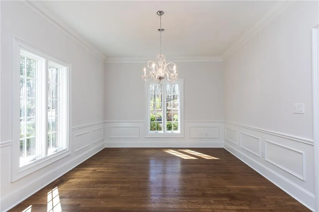 300 Skyridge Drive, Sandy Springs, Georgia 30350, 4 Bedrooms Bedrooms, ,3 BathroomsBathrooms,Residential,Sold,300 Skyridge Drive,6109041