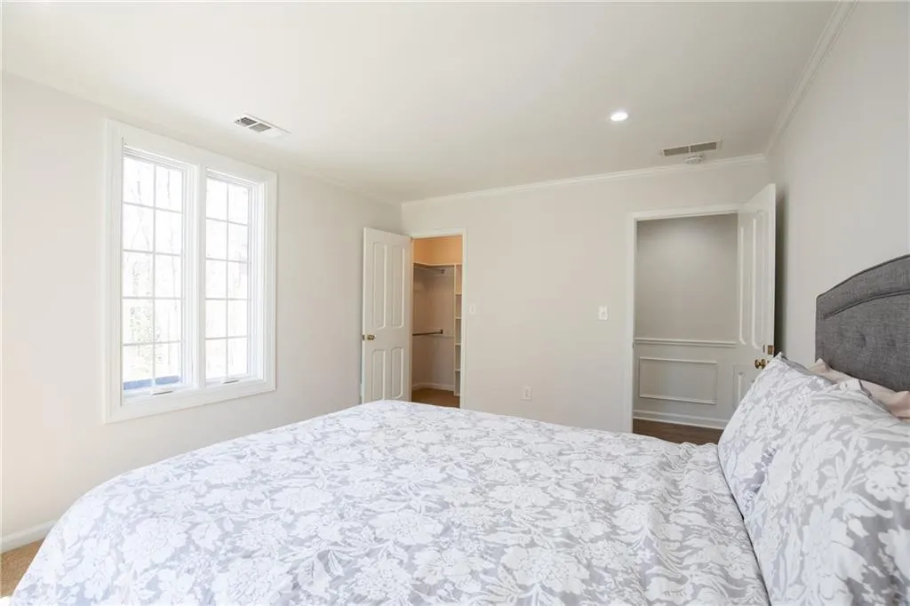 300 Skyridge Drive, Sandy Springs, Georgia 30350, 4 Bedrooms Bedrooms, ,3 BathroomsBathrooms,Residential,Sold,300 Skyridge Drive,6109041