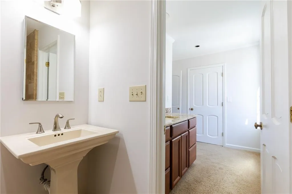 300 Skyridge Drive, Sandy Springs, Georgia 30350, 4 Bedrooms Bedrooms, ,3 BathroomsBathrooms,Residential,Sold,300 Skyridge Drive,6109041