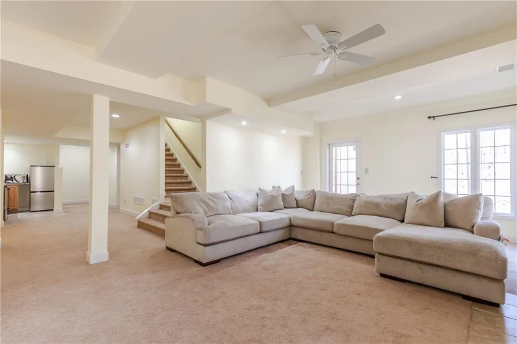 300 Skyridge Drive, Sandy Springs, Georgia 30350, 4 Bedrooms Bedrooms, ,3 BathroomsBathrooms,Residential,Sold,300 Skyridge Drive,6109041