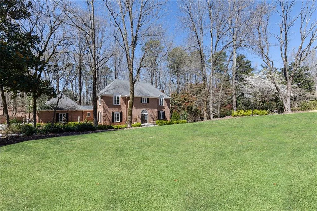300 Skyridge Drive, Sandy Springs, Georgia 30350, 4 Bedrooms Bedrooms, ,3 BathroomsBathrooms,Residential,Sold,300 Skyridge Drive,6109041