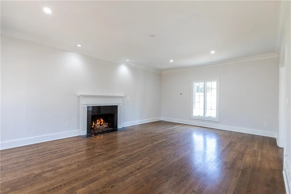 300 Skyridge Drive, Sandy Springs, Georgia 30350, 4 Bedrooms Bedrooms, ,3 BathroomsBathrooms,Residential,Sold,300 Skyridge Drive,6109041