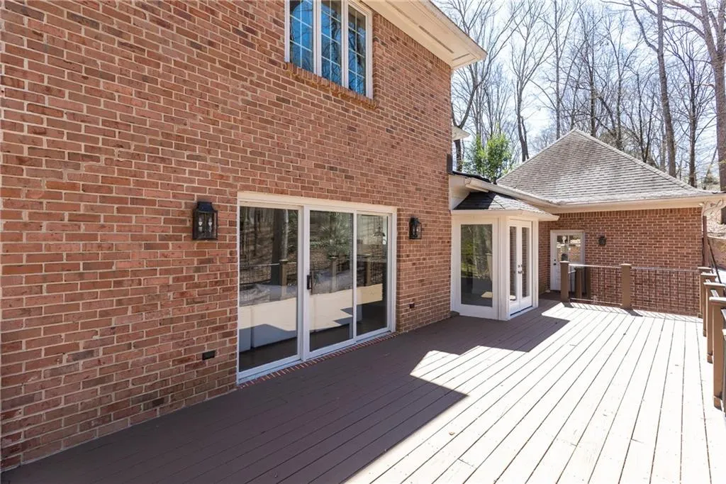 300 Skyridge Drive, Sandy Springs, Georgia 30350, 4 Bedrooms Bedrooms, ,3 BathroomsBathrooms,Residential,Sold,300 Skyridge Drive,6109041