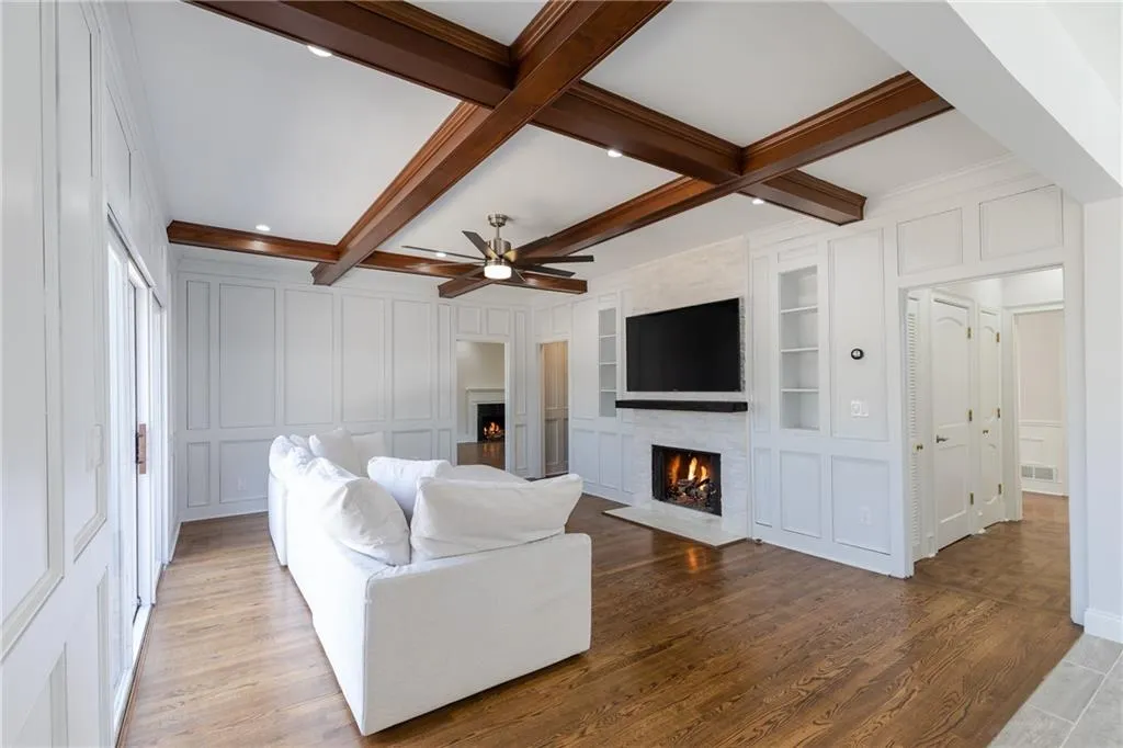 300 Skyridge Drive, Sandy Springs, Georgia 30350, 4 Bedrooms Bedrooms, ,3 BathroomsBathrooms,Residential,Sold,300 Skyridge Drive,6109041