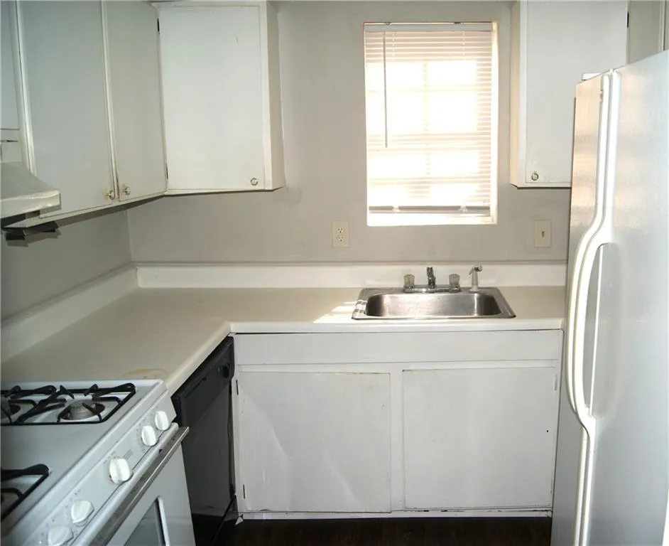 5681 Kingsport Drive Ne, Atlanta, Georgia 30342, 2 Bedrooms Bedrooms, ,1 BathroomBathrooms,Residential,Sold,5681 Kingsport Drive Ne,6546720