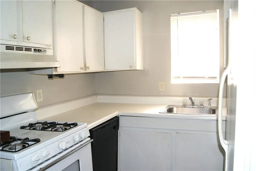 5681 Kingsport Drive Ne, Atlanta, Georgia 30342, 2 Bedrooms Bedrooms, ,1 BathroomBathrooms,Residential,Sold,5681 Kingsport Drive Ne,6546720