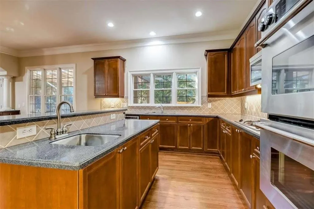 350 Wembley Circle, Atlanta, Georgia 30328, 3 Bedrooms Bedrooms, ,3 BathroomsBathrooms,Residential,Sold,350 Wembley Circle,6967045