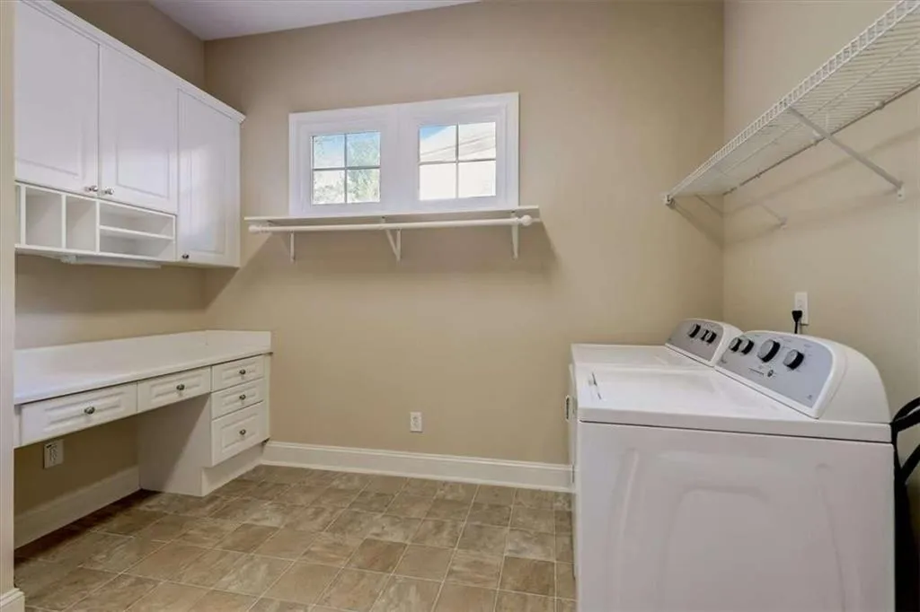 350 Wembley Circle, Atlanta, Georgia 30328, 3 Bedrooms Bedrooms, ,3 BathroomsBathrooms,Residential,Sold,350 Wembley Circle,6967045