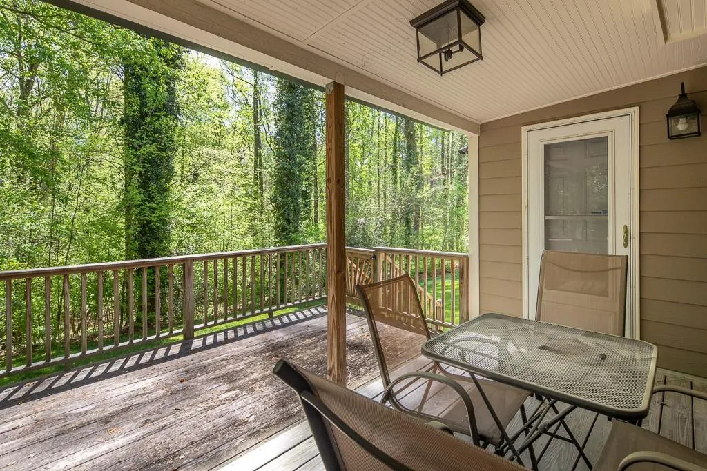 5095 Nesbit Ferry Lane, Sandy Springs, Georgia 30350, 4 Bedrooms Bedrooms, ,3 BathroomsBathrooms,Residential,Sold,5095 Nesbit Ferry Lane,6537279
