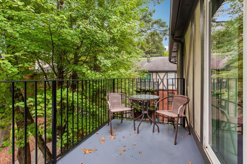 6851 Roswell Road Unit Q-7, Sandy Springs, Georgia 30328, 3 Bedrooms Bedrooms, ,2 BathroomsBathrooms,Residential,Sold,6851 Roswell Road Unit Q-7,7282352