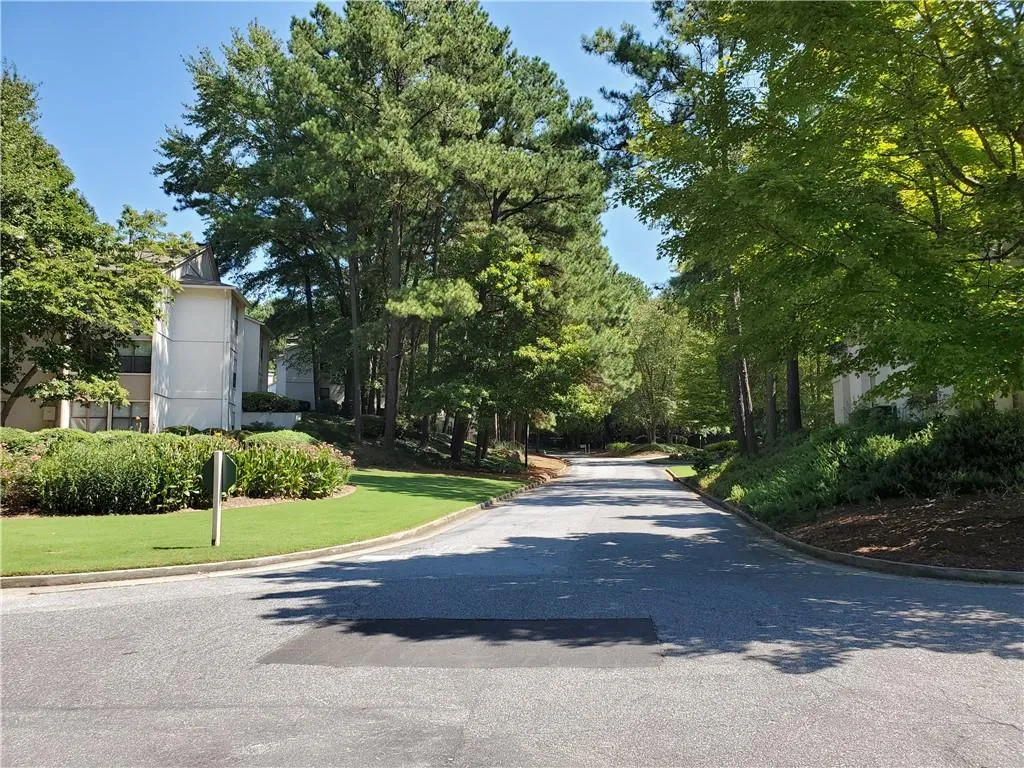 1407 Huntingdon Chase, Sandy Springs, Georgia 30350, 1 Bedroom Bedrooms, ,1 BathroomBathrooms,Residential,Sold,1407 Huntingdon Chase,6611373