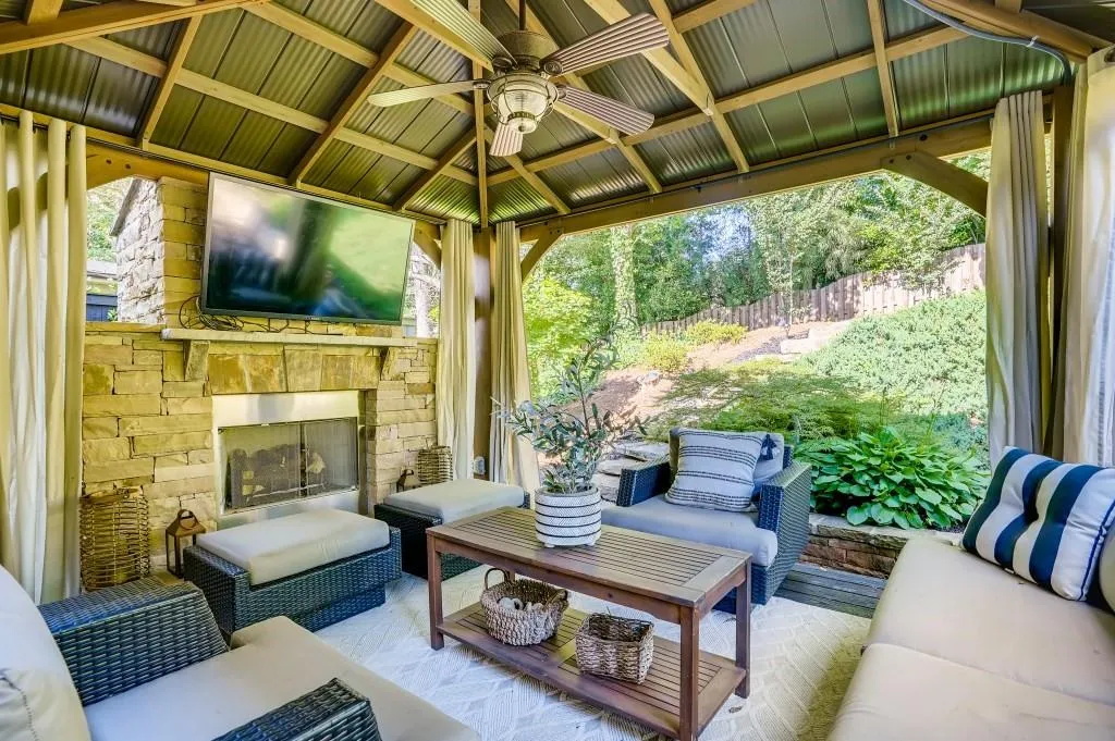 290 Halah Circle, Sandy Springs, Georgia 30328, 3 Bedrooms Bedrooms, ,2 BathroomsBathrooms,Residential,Sold,290 Halah Circle,6899848