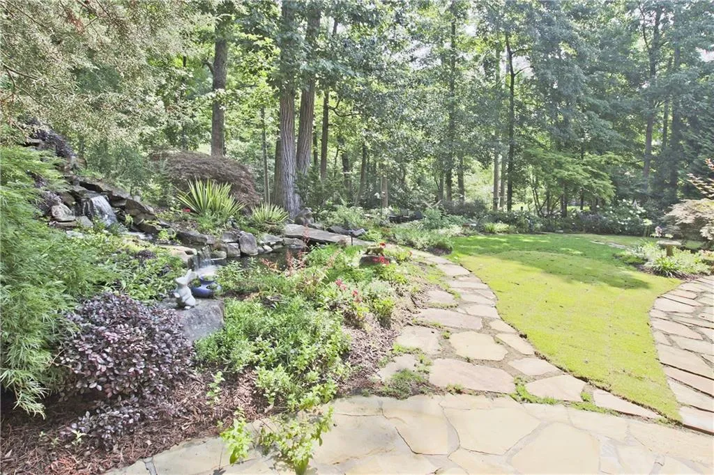 235 Rivermere Way, Sandy Springs, Georgia 30350, 4 Bedrooms Bedrooms, ,4 BathroomsBathrooms,Residential,Sold,235 Rivermere Way,6913858