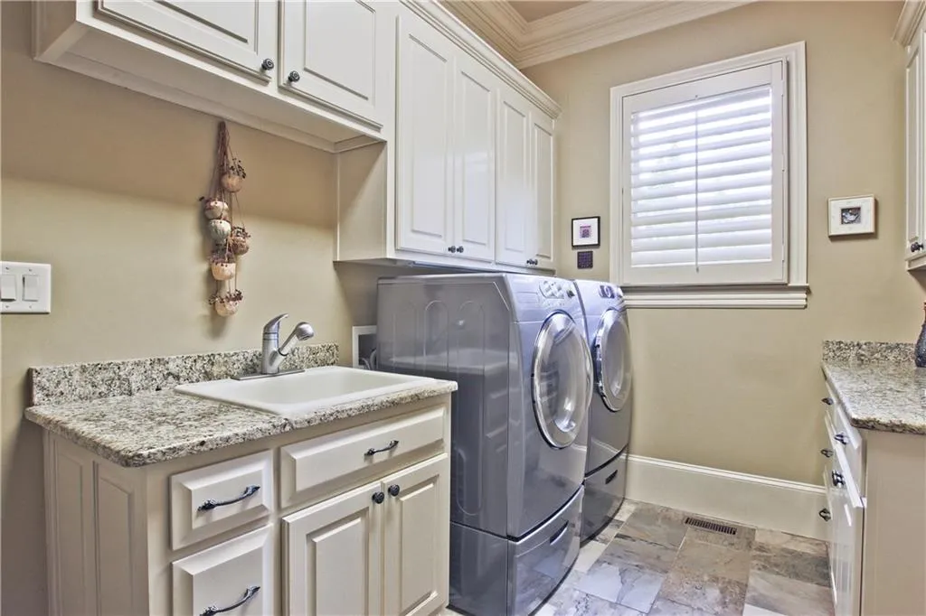 235 Rivermere Way, Sandy Springs, Georgia 30350, 4 Bedrooms Bedrooms, ,4 BathroomsBathrooms,Residential,Sold,235 Rivermere Way,6913858