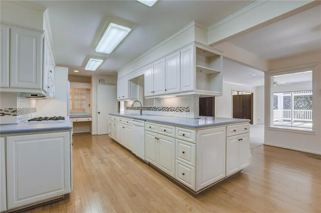 2380 Northside Parkway Nw, Atlanta, Georgia 30327, 4 Bedrooms Bedrooms, ,3 BathroomsBathrooms,Residential,Sold,2380 Northside Parkway Nw,5934281