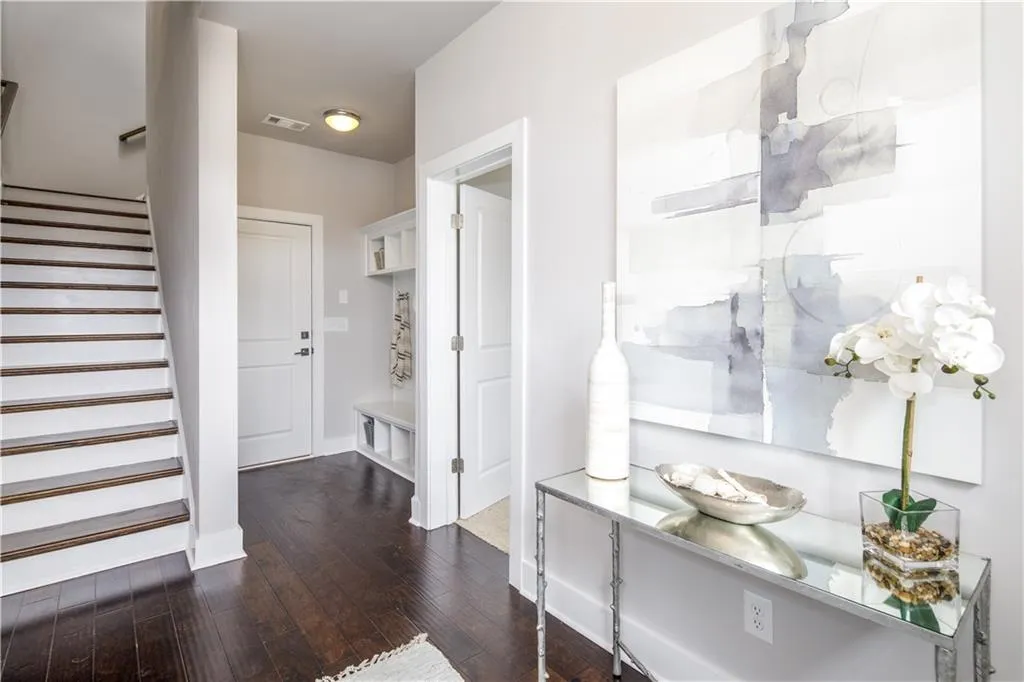 6083 Boylston Drive Ne Unit 8, Sandy Springs, Georgia 30328, 3 Bedrooms Bedrooms, ,3 BathroomsBathrooms,Residential,Sold,6083 Boylston Drive Ne Unit 8,6524567