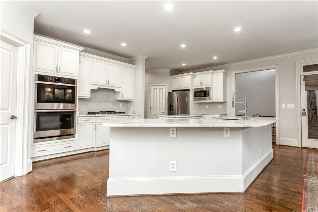 610 Regency Forest Court, Atlanta, Georgia 30342, 6 Bedrooms Bedrooms, ,6 BathroomsBathrooms,Residential,Sold,610 Regency Forest Court,6872137