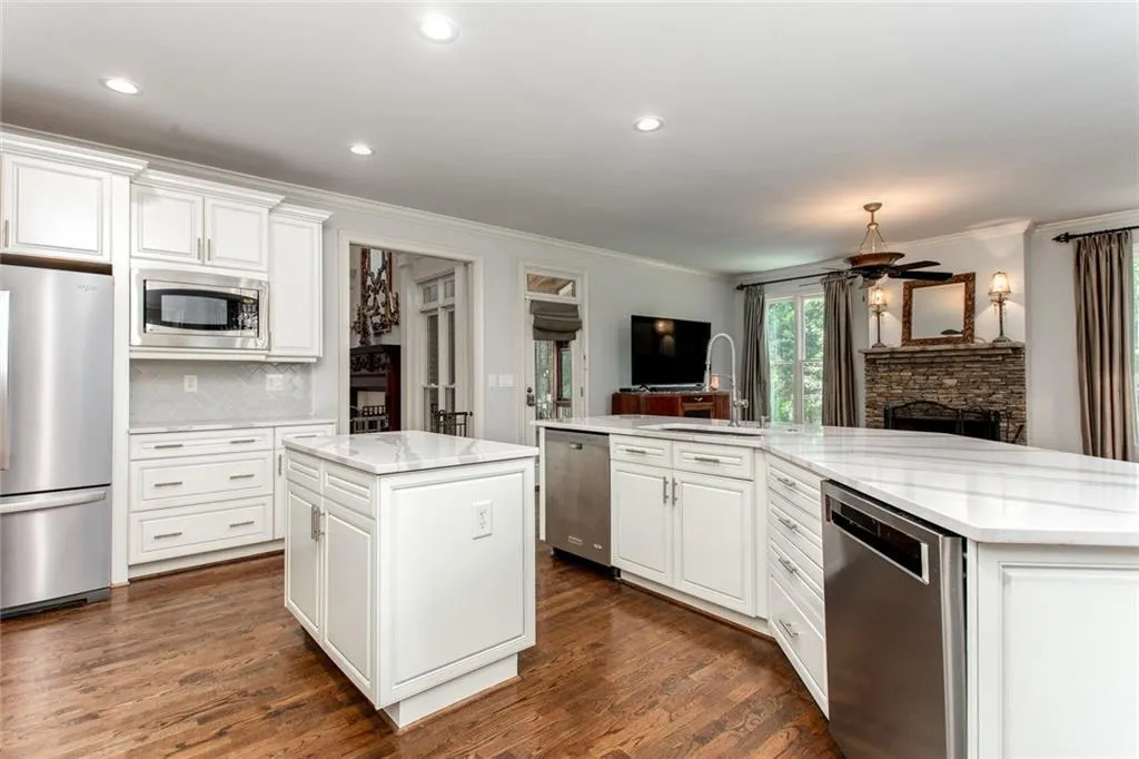 610 Regency Forest Court, Atlanta, Georgia 30342, 6 Bedrooms Bedrooms, ,6 BathroomsBathrooms,Residential,Sold,610 Regency Forest Court,6872137