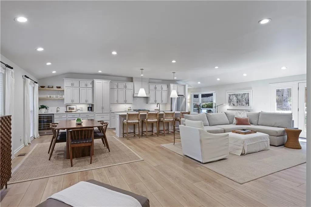 455 Grenock Circle, Atlanta, Georgia 30328, 3 Bedrooms Bedrooms, ,2 BathroomsBathrooms,Residential,Sold,455 Grenock Circle,7560134