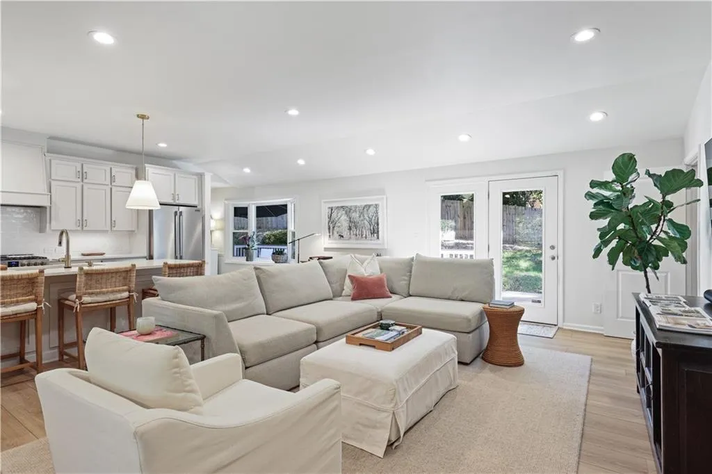 455 Grenock Circle, Atlanta, Georgia 30328, 3 Bedrooms Bedrooms, ,2 BathroomsBathrooms,Residential,Sold,455 Grenock Circle,7560134