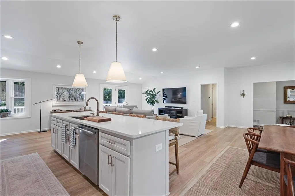 455 Grenock Circle, Atlanta, Georgia 30328, 3 Bedrooms Bedrooms, ,2 BathroomsBathrooms,Residential,Sold,455 Grenock Circle,7560134