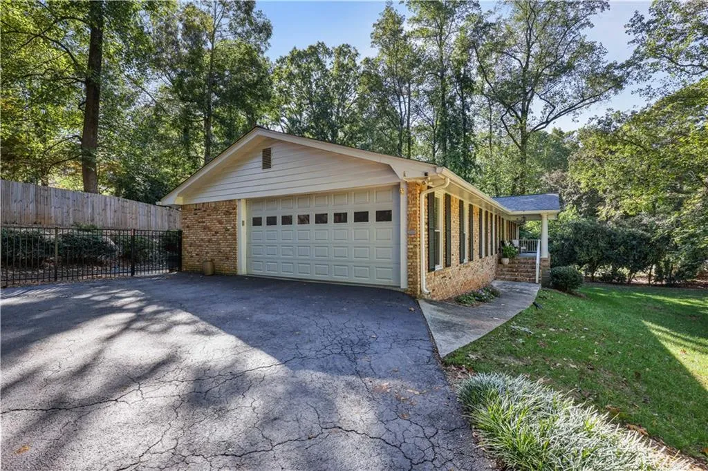 455 Grenock Circle, Atlanta, Georgia 30328, 3 Bedrooms Bedrooms, ,2 BathroomsBathrooms,Residential,Sold,455 Grenock Circle,7560134