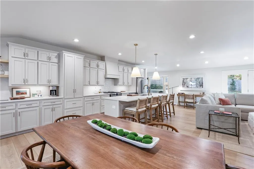 455 Grenock Circle, Atlanta, Georgia 30328, 3 Bedrooms Bedrooms, ,2 BathroomsBathrooms,Residential,Sold,455 Grenock Circle,7560134