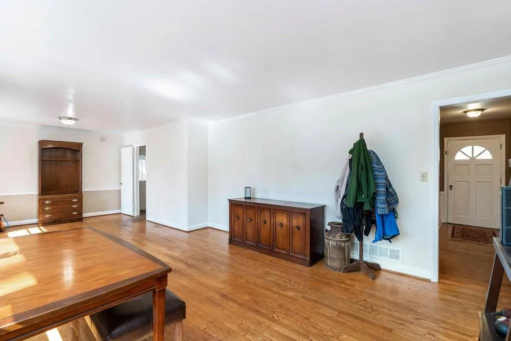 120 Finchley Court, Sandy Springs, Georgia 30328, 3 Bedrooms Bedrooms, ,2 BathroomsBathrooms,Residential,Sold,120 Finchley Court,6839935