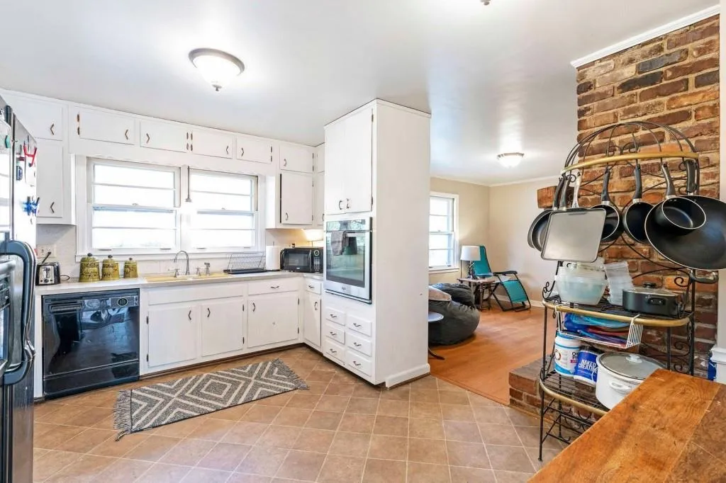 120 Finchley Court, Sandy Springs, Georgia 30328, 3 Bedrooms Bedrooms, ,2 BathroomsBathrooms,Residential,Sold,120 Finchley Court,6839935