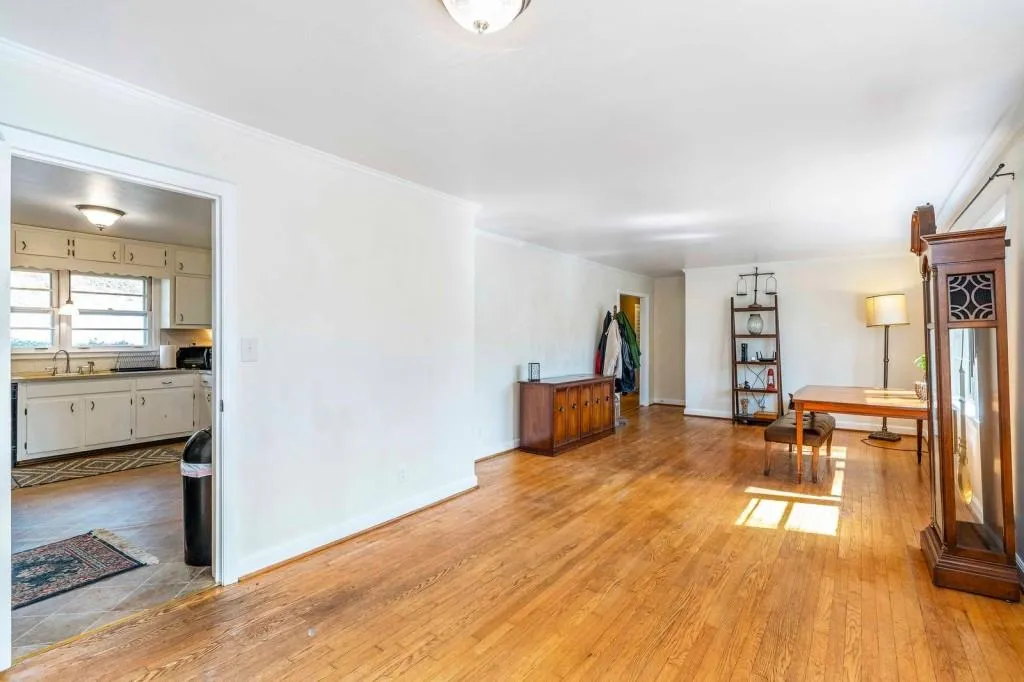 120 Finchley Court, Sandy Springs, Georgia 30328, 3 Bedrooms Bedrooms, ,2 BathroomsBathrooms,Residential,Sold,120 Finchley Court,6839935