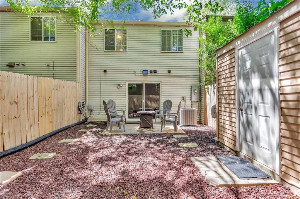 8847 Long Beach Circle, Sandy Springs, Georgia 30350, 2 Bedrooms Bedrooms, ,2 BathroomsBathrooms,Residential,Sold,8847 Long Beach Circle,7107680