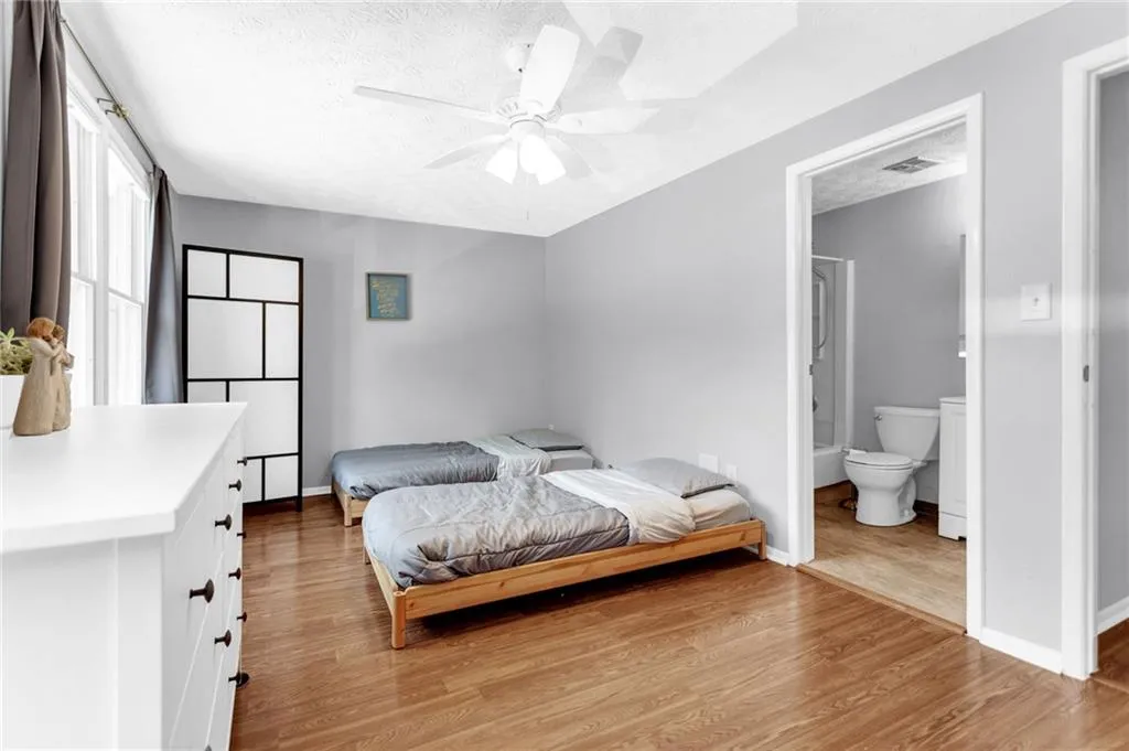 8847 Long Beach Circle, Sandy Springs, Georgia 30350, 2 Bedrooms Bedrooms, ,2 BathroomsBathrooms,Residential,Sold,8847 Long Beach Circle,7107680