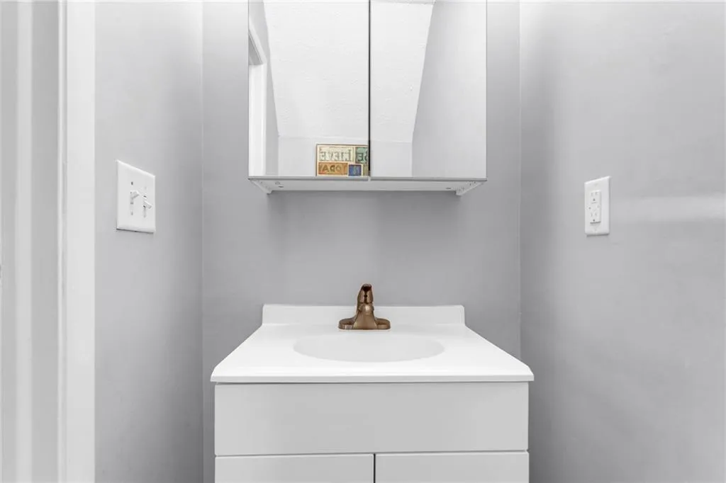 8847 Long Beach Circle, Sandy Springs, Georgia 30350, 2 Bedrooms Bedrooms, ,2 BathroomsBathrooms,Residential,Sold,8847 Long Beach Circle,7107680