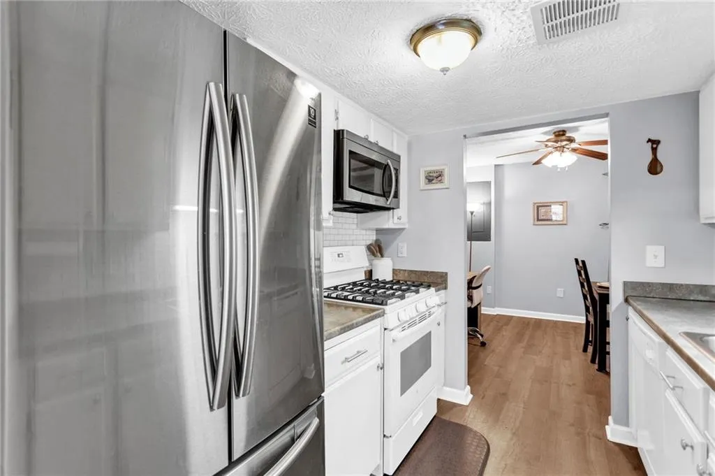 8847 Long Beach Circle, Sandy Springs, Georgia 30350, 2 Bedrooms Bedrooms, ,2 BathroomsBathrooms,Residential,Sold,8847 Long Beach Circle,7107680