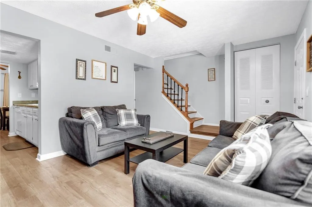 8847 Long Beach Circle, Sandy Springs, Georgia 30350, 2 Bedrooms Bedrooms, ,2 BathroomsBathrooms,Residential,Sold,8847 Long Beach Circle,7107680