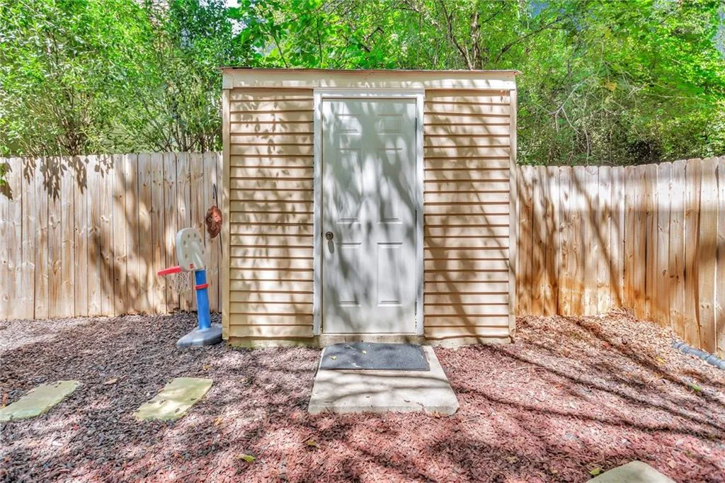 8847 Long Beach Circle, Sandy Springs, Georgia 30350, 2 Bedrooms Bedrooms, ,2 BathroomsBathrooms,Residential,Sold,8847 Long Beach Circle,7107680