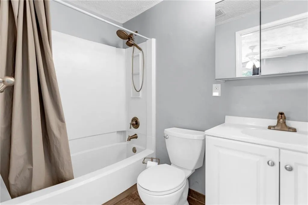 8847 Long Beach Circle, Sandy Springs, Georgia 30350, 2 Bedrooms Bedrooms, ,2 BathroomsBathrooms,Residential,Sold,8847 Long Beach Circle,7107680