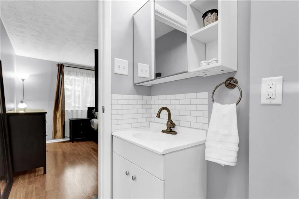 8847 Long Beach Circle, Sandy Springs, Georgia 30350, 2 Bedrooms Bedrooms, ,2 BathroomsBathrooms,Residential,Sold,8847 Long Beach Circle,7107680