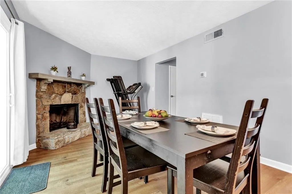 8847 Long Beach Circle, Sandy Springs, Georgia 30350, 2 Bedrooms Bedrooms, ,2 BathroomsBathrooms,Residential,Sold,8847 Long Beach Circle,7107680