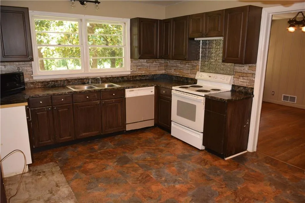5755 Mountain Creek Road, Sandy Springs, Georgia 30328, 3 Bedrooms Bedrooms, ,2 BathroomsBathrooms,Residential,Sold,5755 Mountain Creek Road,5748146