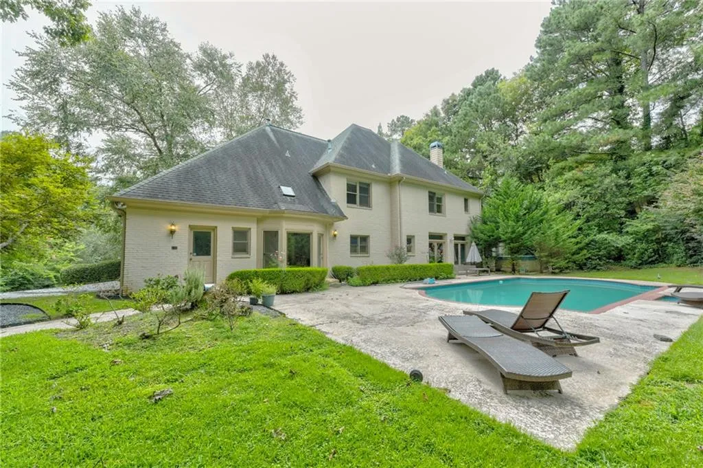 5113 Powers Ferry Road, Sandy Springs, Georgia 30327, 5 Bedrooms Bedrooms, ,4 BathroomsBathrooms,Residential,Sold,5113 Powers Ferry Road,7105240