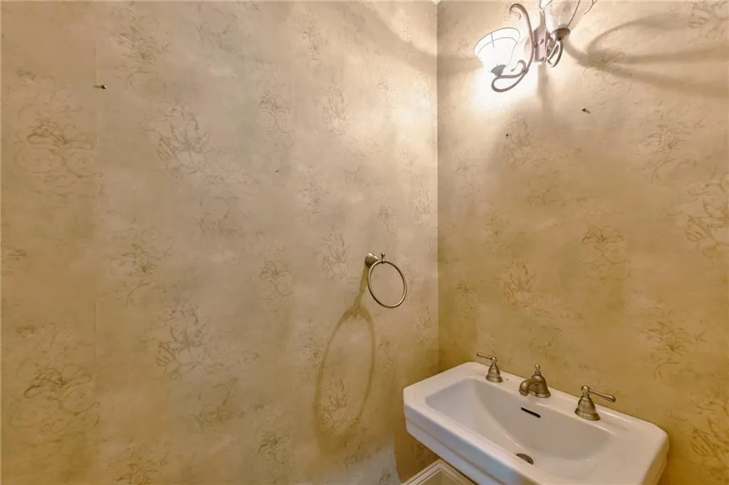 5113 Powers Ferry Road, Sandy Springs, Georgia 30327, 5 Bedrooms Bedrooms, ,4 BathroomsBathrooms,Residential,Sold,5113 Powers Ferry Road,7105240