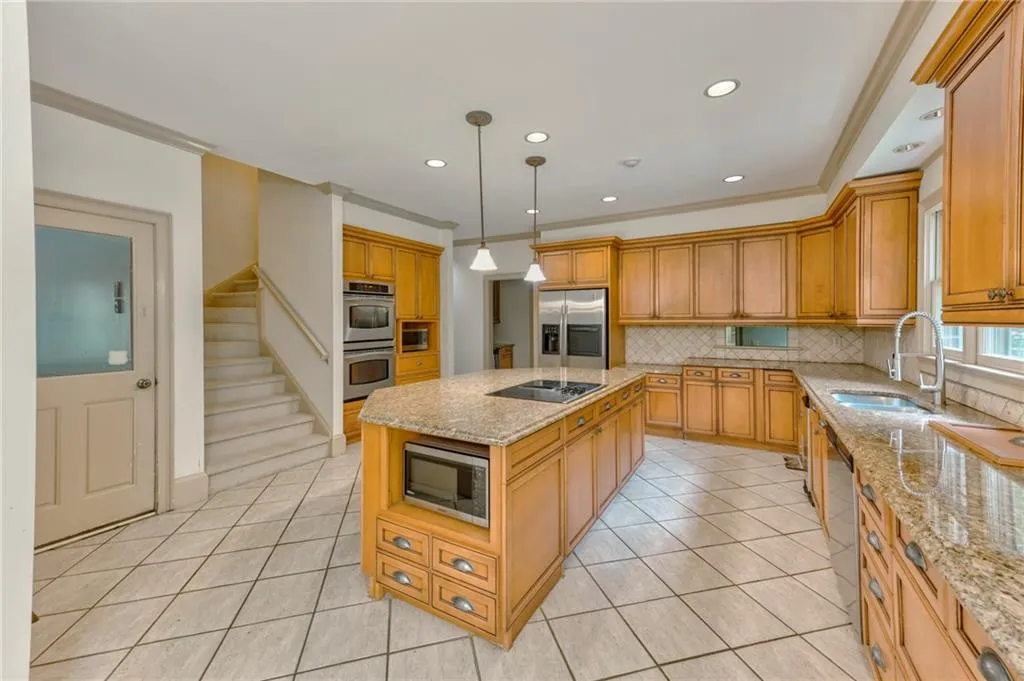 5113 Powers Ferry Road, Sandy Springs, Georgia 30327, 5 Bedrooms Bedrooms, ,4 BathroomsBathrooms,Residential,Sold,5113 Powers Ferry Road,7105240