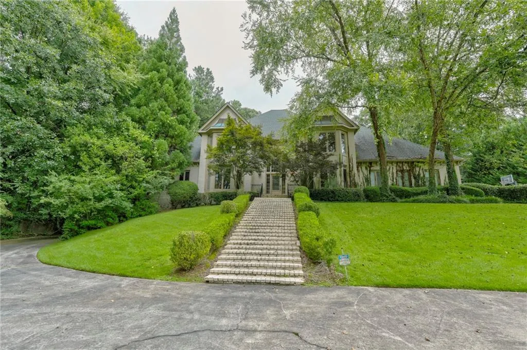 5113 Powers Ferry Road, Sandy Springs, Georgia 30327, 5 Bedrooms Bedrooms, ,4 BathroomsBathrooms,Residential,Sold,5113 Powers Ferry Road,7105240