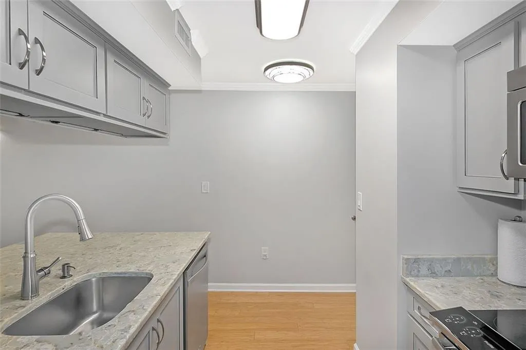 795 Hammond Drive Ne Unit 302, Atlanta, Georgia 30328, 1 Bedroom Bedrooms, ,1 BathroomBathrooms,Residential,Sold,795 Hammond Drive Ne Unit 302,6798665