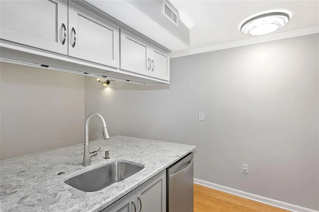 795 Hammond Drive Ne Unit 302, Atlanta, Georgia 30328, 1 Bedroom Bedrooms, ,1 BathroomBathrooms,Residential,Sold,795 Hammond Drive Ne Unit 302,6798665